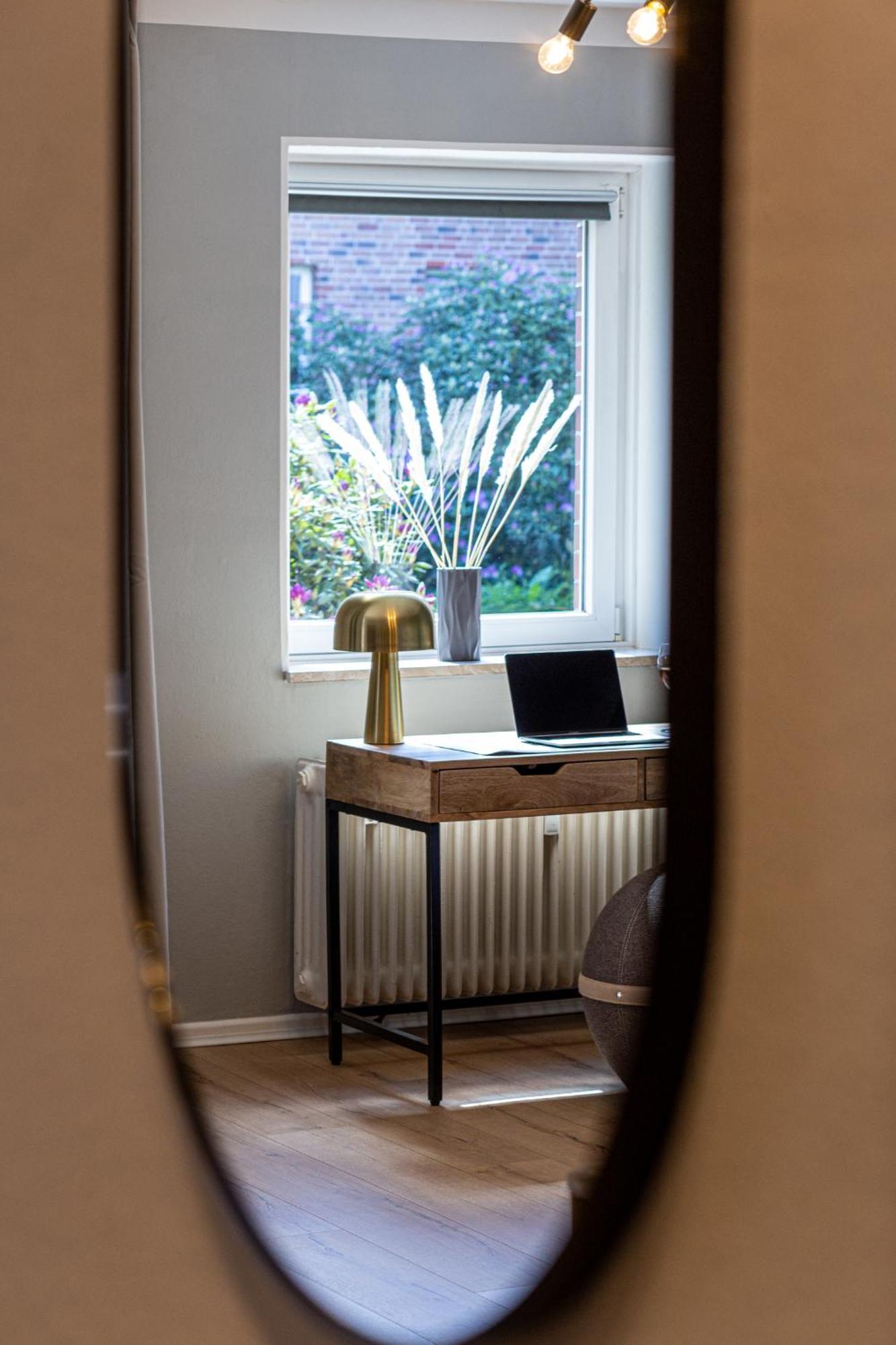 Have-A-Nice-Stay - Nahe Bahnhof Ahrensburg - 20 Minuten Nach Hamburg - Trotzdem Ruhig Gelegen - 6 Minuten Zu Fuss Ins Zentrum Ahrensburg - Modern Eingerichtet Luaran gambar