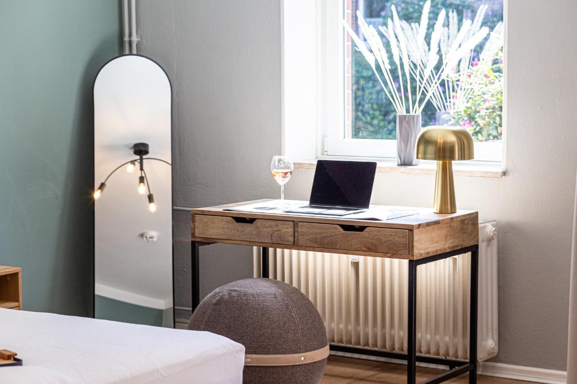Have-A-Nice-Stay - Nahe Bahnhof Ahrensburg - 20 Minuten Nach Hamburg - Trotzdem Ruhig Gelegen - 6 Minuten Zu Fuss Ins Zentrum Ahrensburg - Modern Eingerichtet Luaran gambar