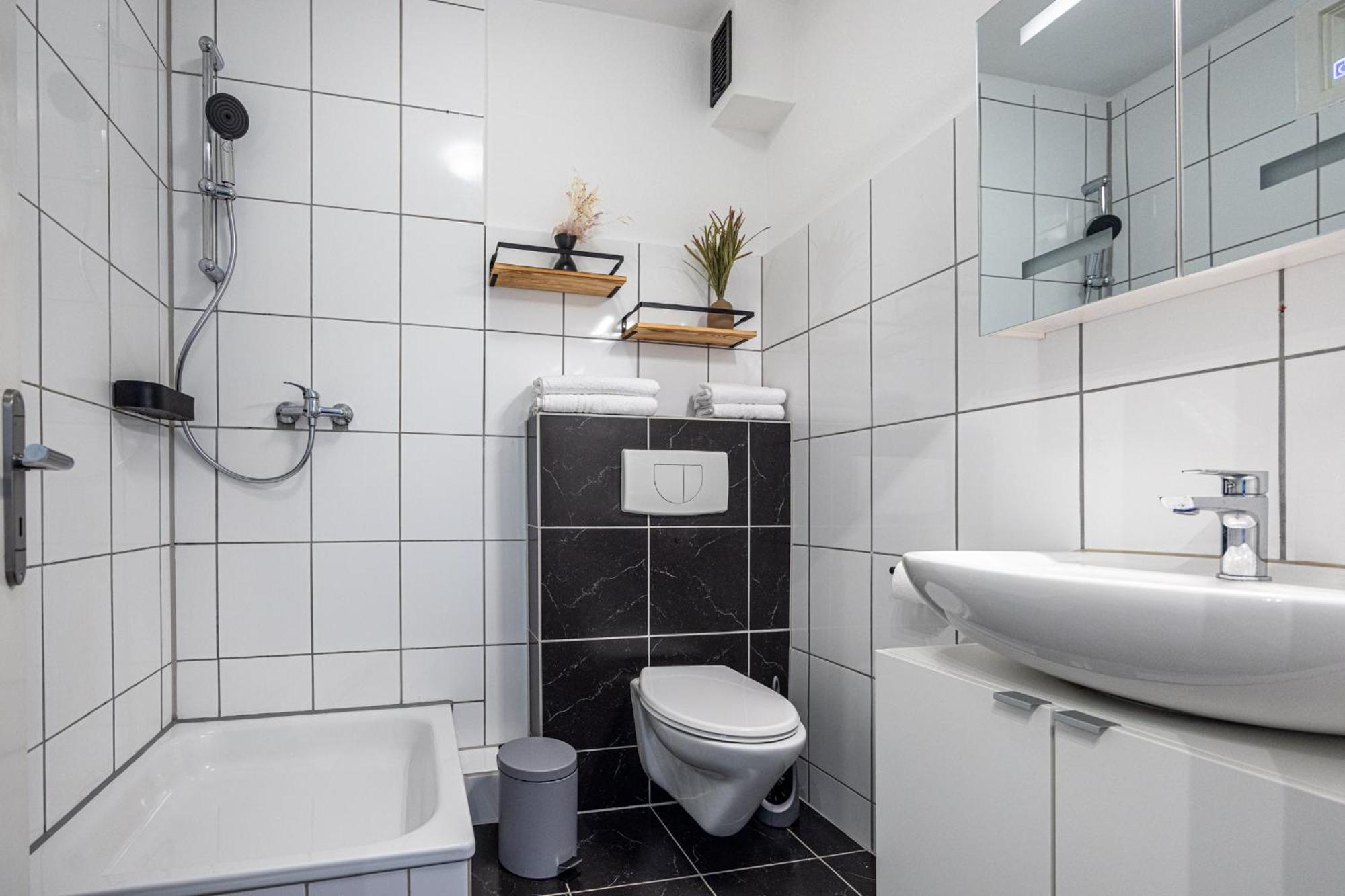 Have-A-Nice-Stay - Nahe Bahnhof Ahrensburg - 20 Minuten Nach Hamburg - Trotzdem Ruhig Gelegen - 6 Minuten Zu Fuss Ins Zentrum Ahrensburg - Modern Eingerichtet Luaran gambar