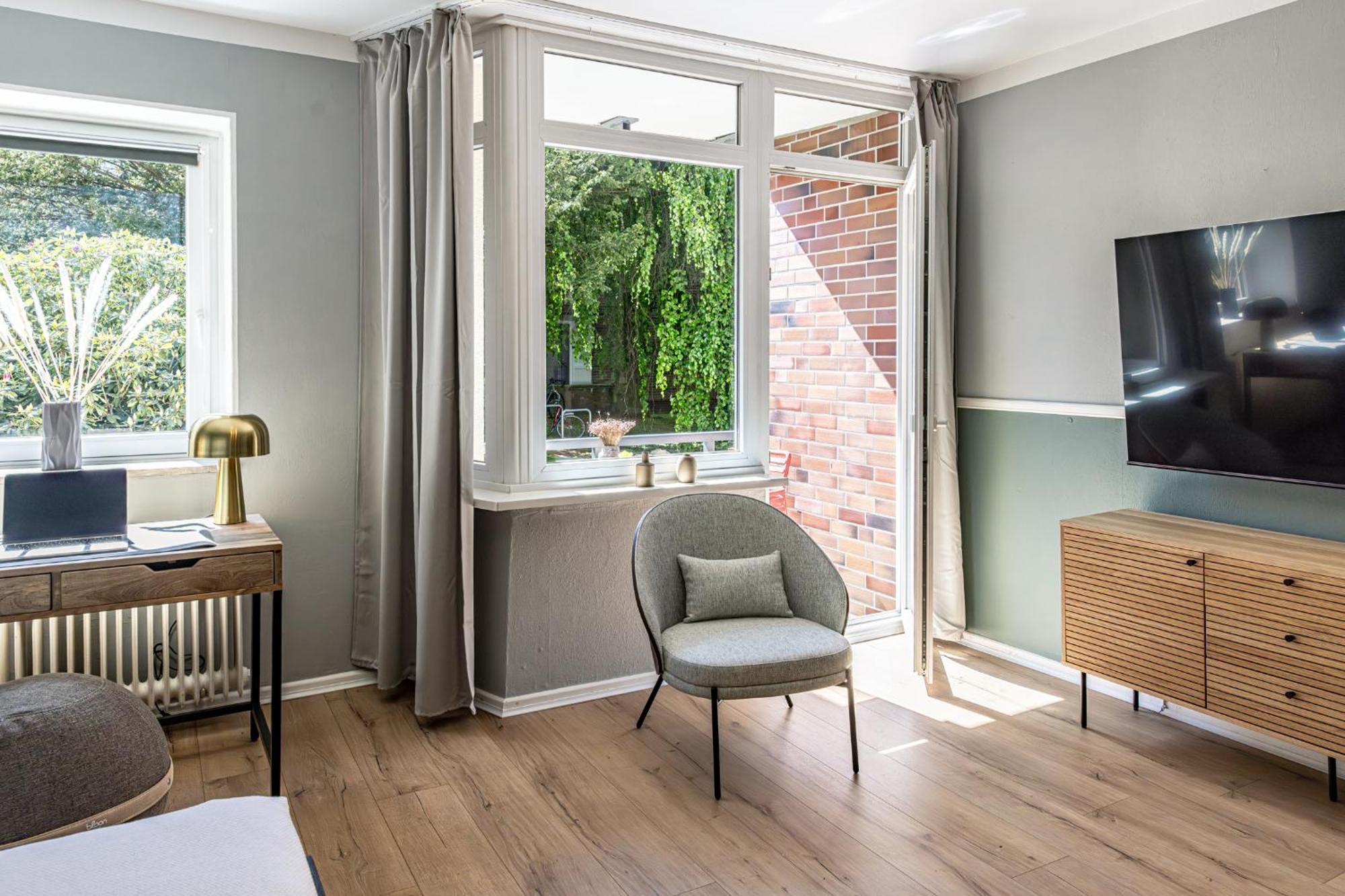 Have-A-Nice-Stay - Nahe Bahnhof Ahrensburg - 20 Minuten Nach Hamburg - Trotzdem Ruhig Gelegen - 6 Minuten Zu Fuss Ins Zentrum Ahrensburg - Modern Eingerichtet Luaran gambar